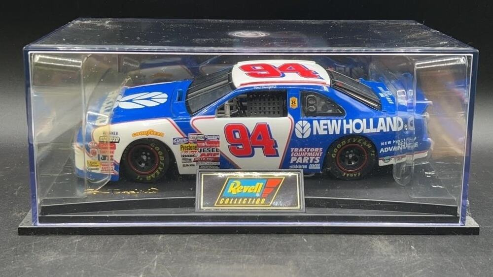 Revell Collection 1:24 #94 New Holland 1997 Ford Thunderbird NASCAR Die-Cast COA